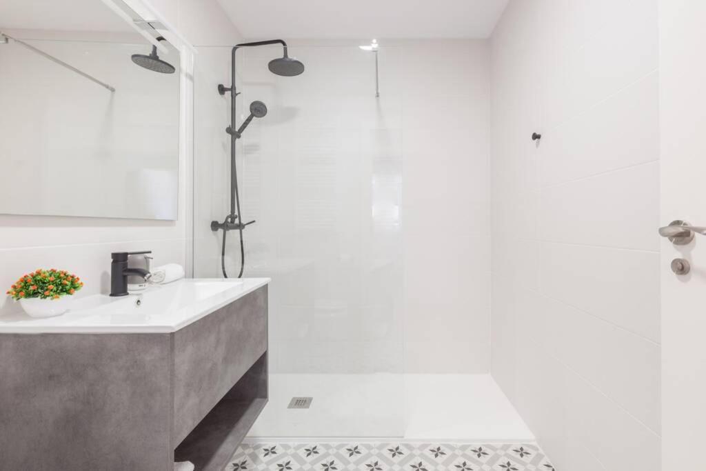 New Gorgeous Central Apartment - Beachfront - 3 Bd San Sebastián Exterior foto
